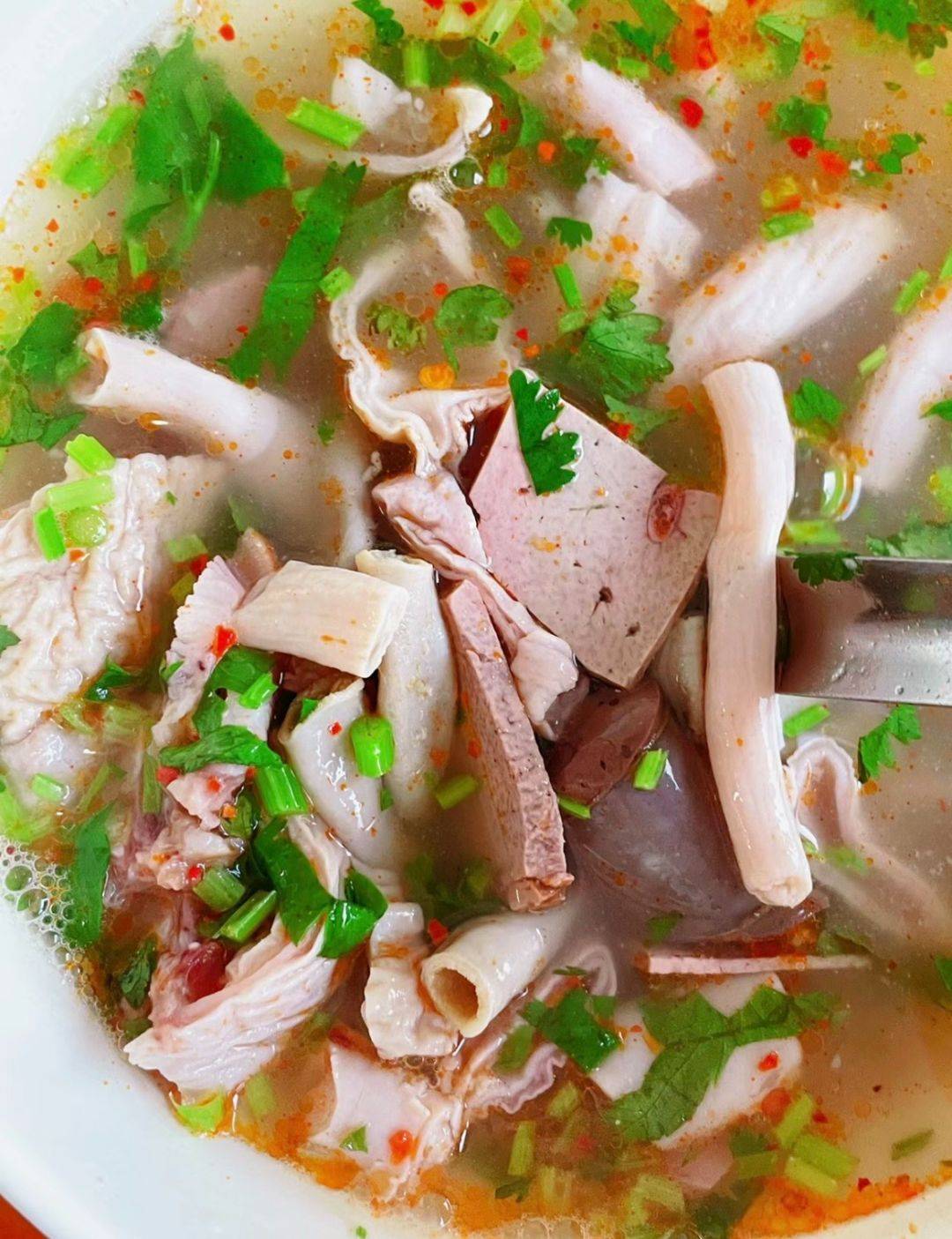 果子唤醒,北京人被豆汁儿唤醒,那么沧州人一定是被这碗羊肠汤唤醒的