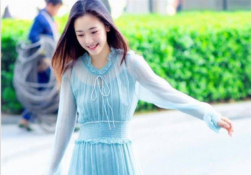 吴倩火了,她甜美系的穿搭也跟着火了,网友:是仙女本仙了_感觉_什么