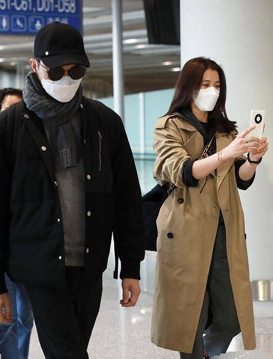 张智霖袁咏仪唯一的儿子张慕童刚过完14岁的生日,魔童玩滑板超帅,已经