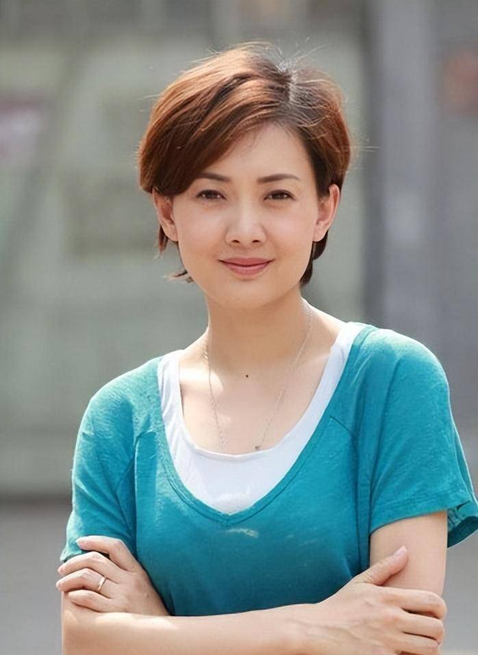 在最好的年纪嫁给"普通男人"刘亚东,牛莉婚后生三孩美满幸福_运动冠军