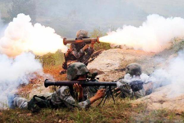 那就是解放军首款一次性火箭筒:用完就扔的pf89式80毫米火箭筒_火箭弹