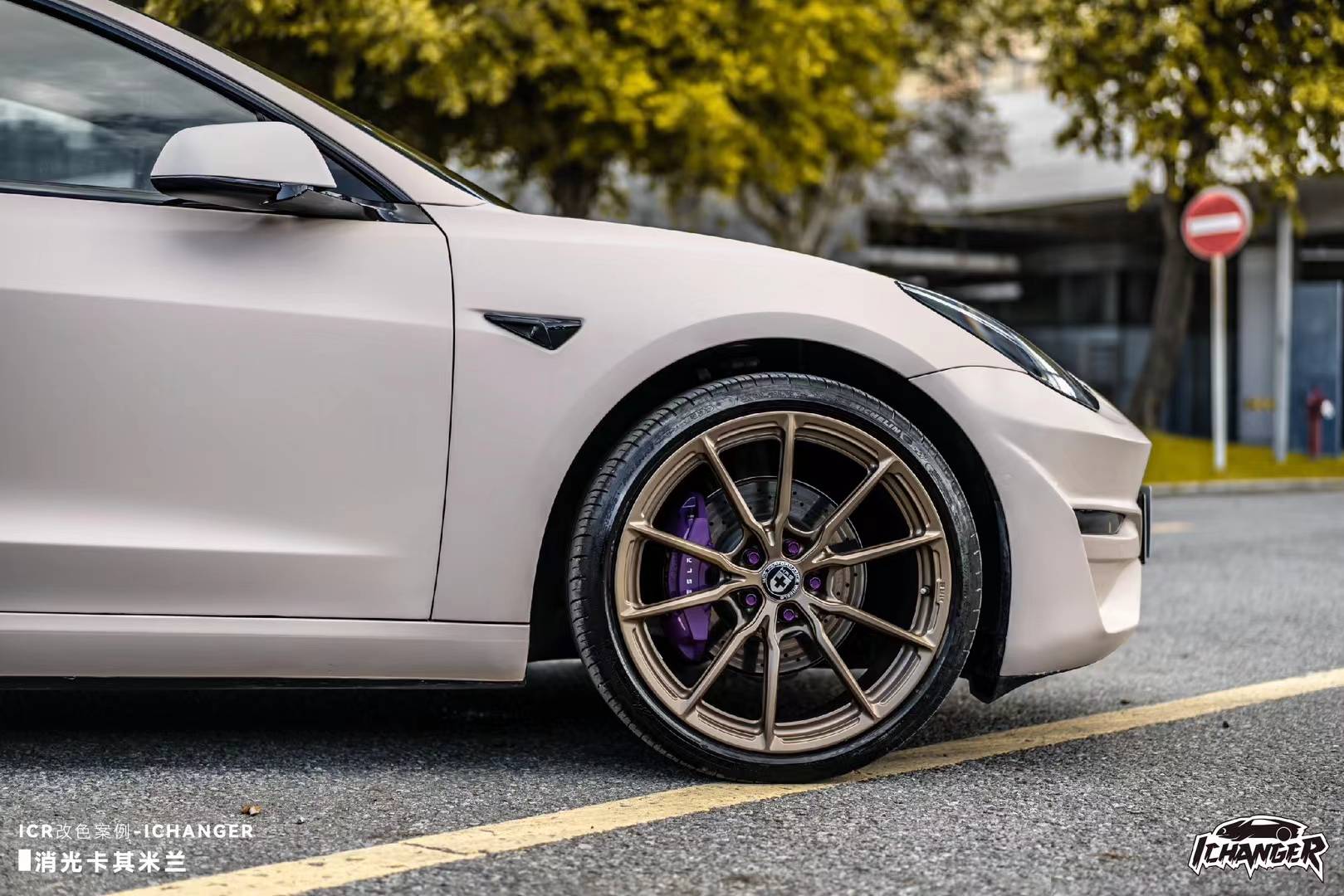 特斯拉model3-ichanger改色膜消光卡其米兰,丝滑度肉眼可见_搜狐汽车