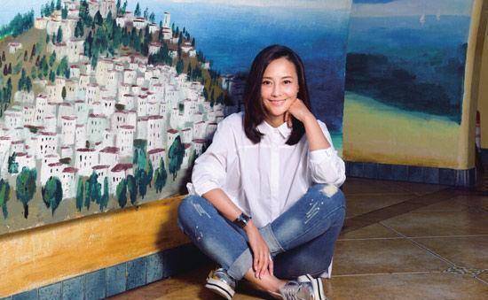 马雅舒儿子爱登颜值与气质兼具,网友直呼:最帅气的混血星二代!