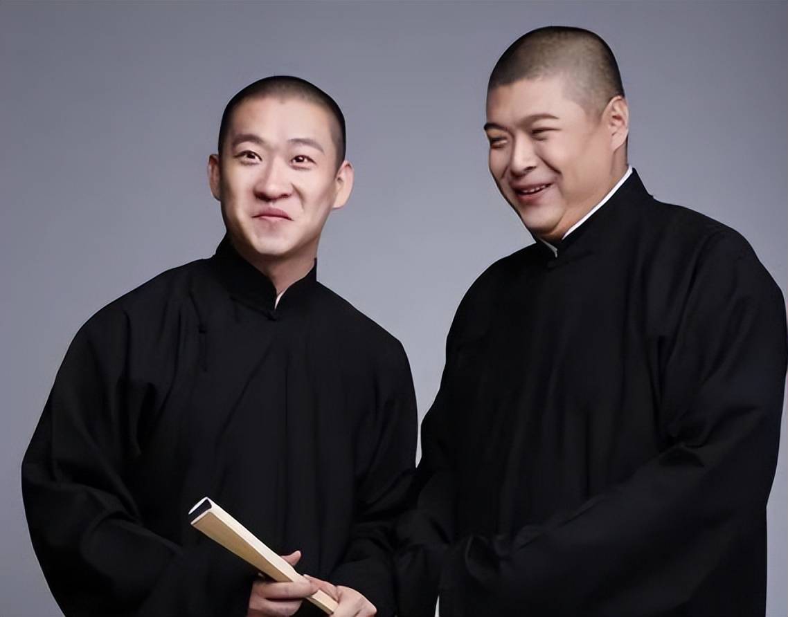 因为当今相声圈,除了德云社不搞直播外,其他相声团体都在做,曹云金