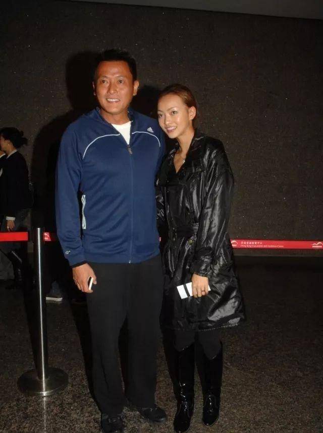 魏骏杰妻子自曝五年前已分房睡,曾被多次拍到偷腥,两人和平分手