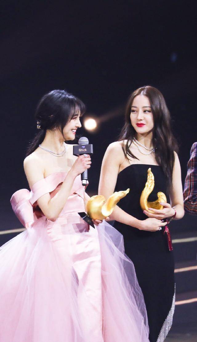 大幂幂和北鼻塑料姐妹情随着假脸夫妇不同台关系差基本已经成为过去式