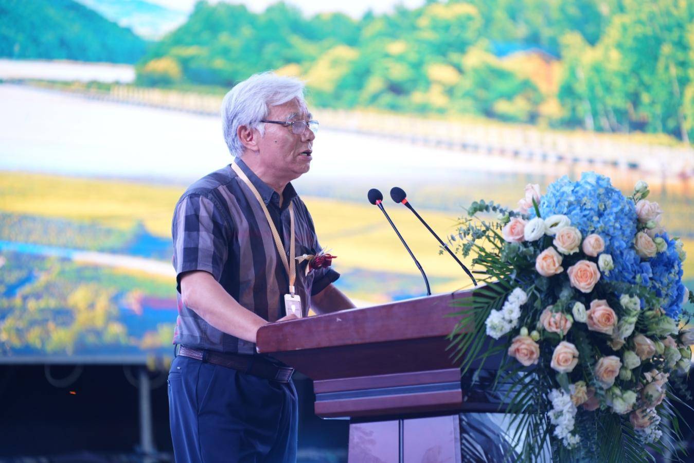 伊春市政府副市长刘今在致辞中表示,本次举办"寒地龙药"·伊春铁力平