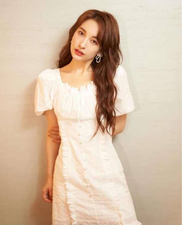 吴昕线下活动生图曝光,被吐槽减肥过度头大身小,撞脸鲁豫_网友_感觉