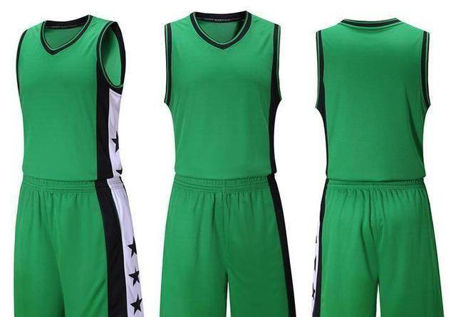 半个月之前坊间曾流传辽宁队全新的球衣款式,由此前的黑白变成了纯