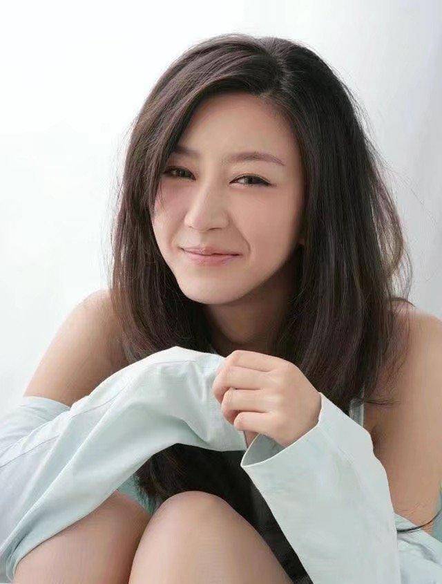 凌潇肃眼光出奇好,两任老婆都很强势,唐一菲回归丝毫不留面子_姚晨
