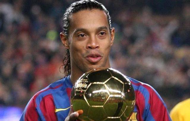 惊鸿一瞥——罗纳尔迪尼奥_小罗_巴萨_足球