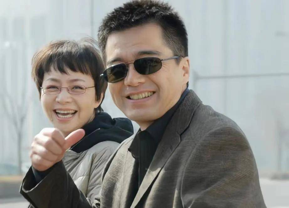 许亚军:4段婚姻两个儿子,拍戏半年回家发现儿子比自己还高_妻子_牛莉