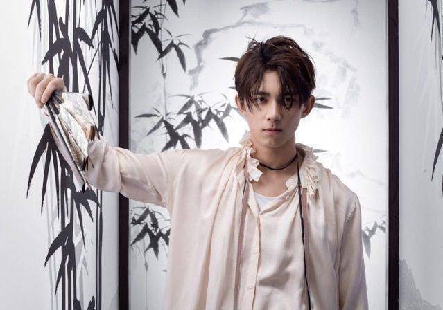 吴磊古风大片曝光,网友感叹:第三张神似易烊千玺,第五张像胡歌_少年