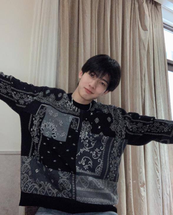 奥斯卡:这是我小时候,赞多:我也有,刘宇:我退出群聊!