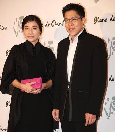 霍启刚和郭晶晶今年秀恩爱,过年陪她回娘家,李嘉欣却被赶出家门