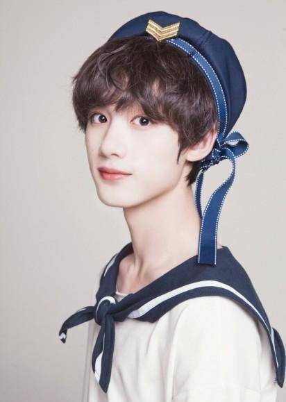 室友晒丁程鑫床位照,宿舍号很吉利,小丁床铺整洁似乎不住校_大学_北电