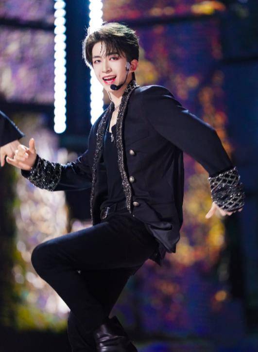 奥斯卡:这是我小时候,赞多:我也有,刘宇:我退出群聊!