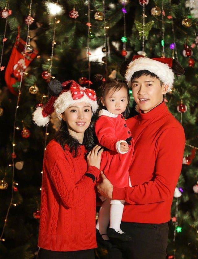 圣诞节明星纷纷晒亲子照,小泡芙可爱,王诗龄淑女,最后一位迫不及待竟
