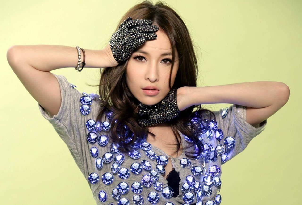 萧亚轩半夜奔医院挂急诊!