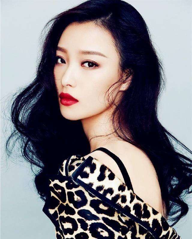 女星最爱的大红唇,杨幂性感,赵丽颖妩媚,最后一位吓哭宝宝!