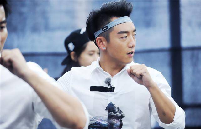 吃出高血压喘气都困难,啤酒肚太抢镜_脂肪_形象_网友