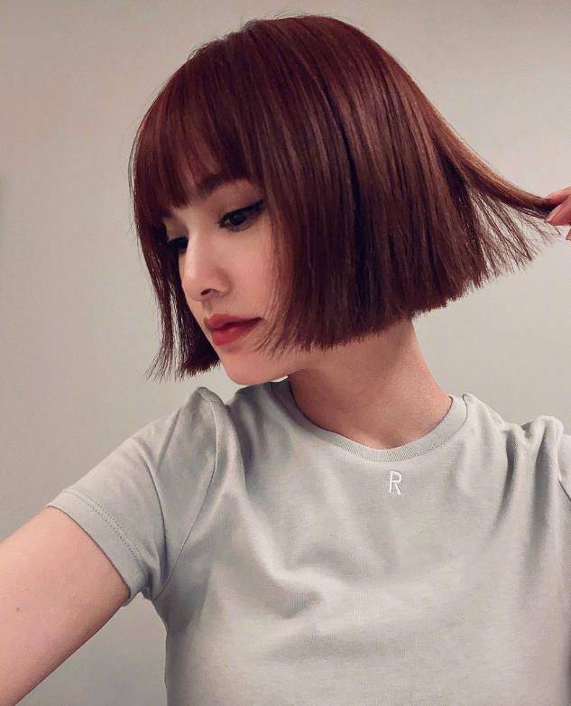 杨丞琳剪回齐刘海,颜值回到少女时期,笑称现在的长度很清爽_时尚_牛仔