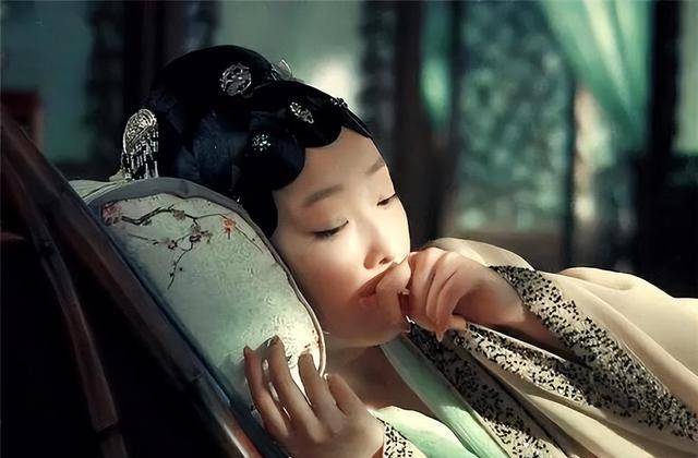 俗语"盖房莫要房加房,活人不睡死人床"什么意思?是否有道理?