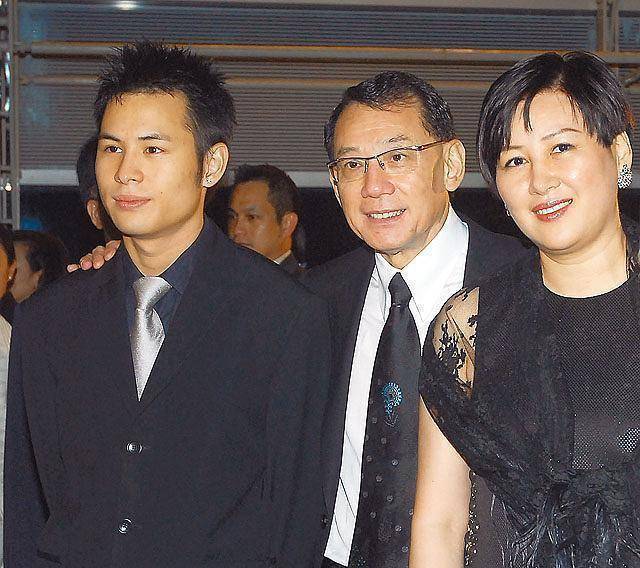 据媒体报道,杨受成现任妻子陆小曼是一位极具才华和魄力的女强人,也是