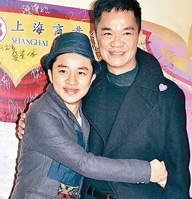 光膀子洗豪车保时捷,游泳池占地百余平_电影_角色_香港