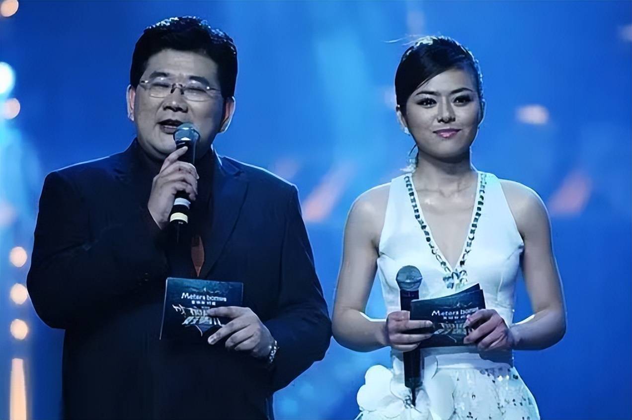 比如浙江卫视的华少,搭档从朱丹换成了伊一,一晃也是一二十年了,成为