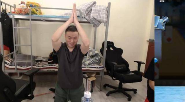 太打脸!药水哥曾喊话能一拳打碎向佐,比赛中被向佐打到爬不起来