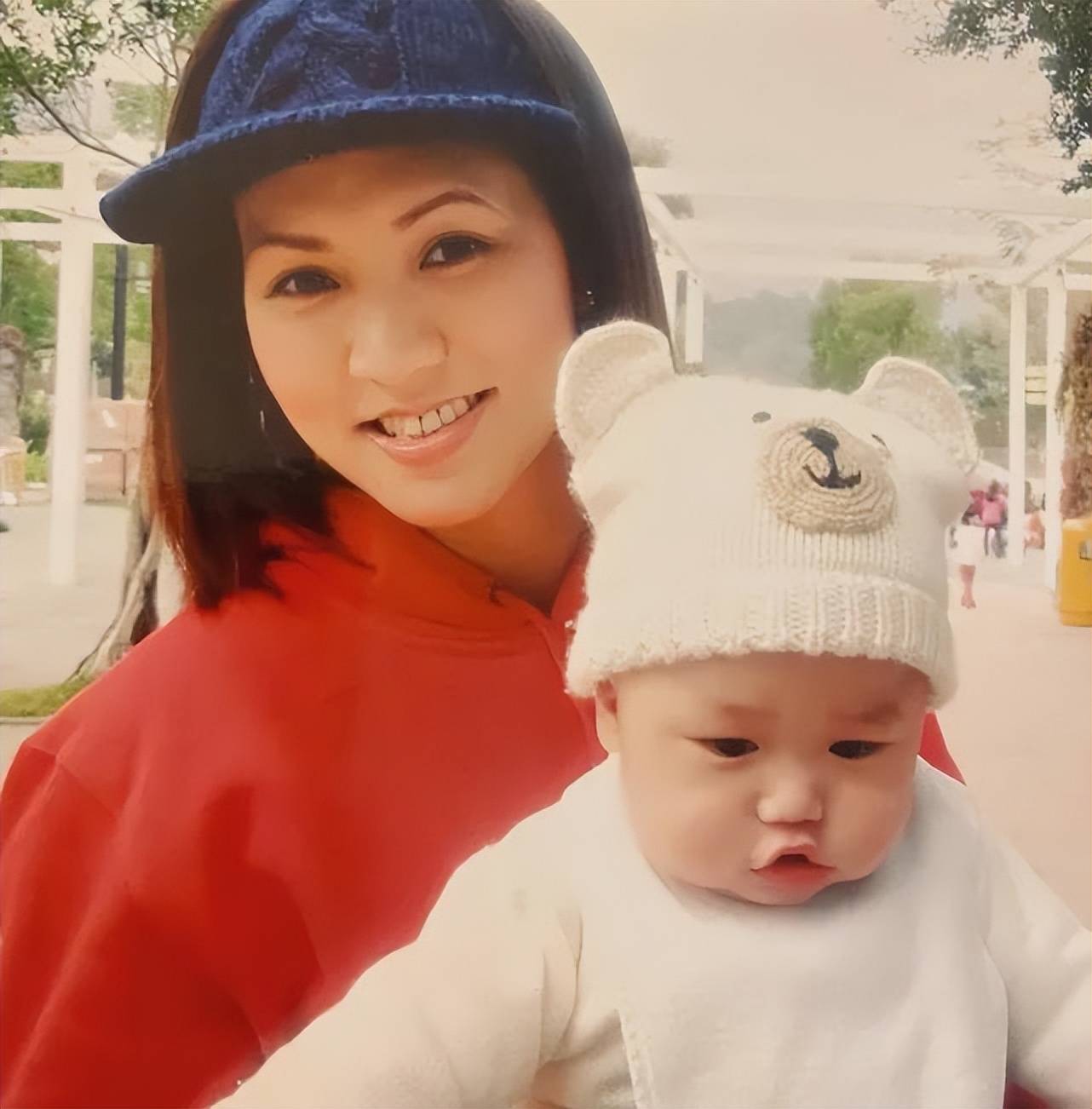 黎瑞恩:含泪离婚后独自抚养两女儿,在病痛中与出轨前夫和解