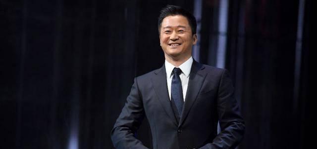 吴京徐峥挽手登台领荣誉,吴京代替章子怡发言,徐峥很搞笑_汪峰_电影