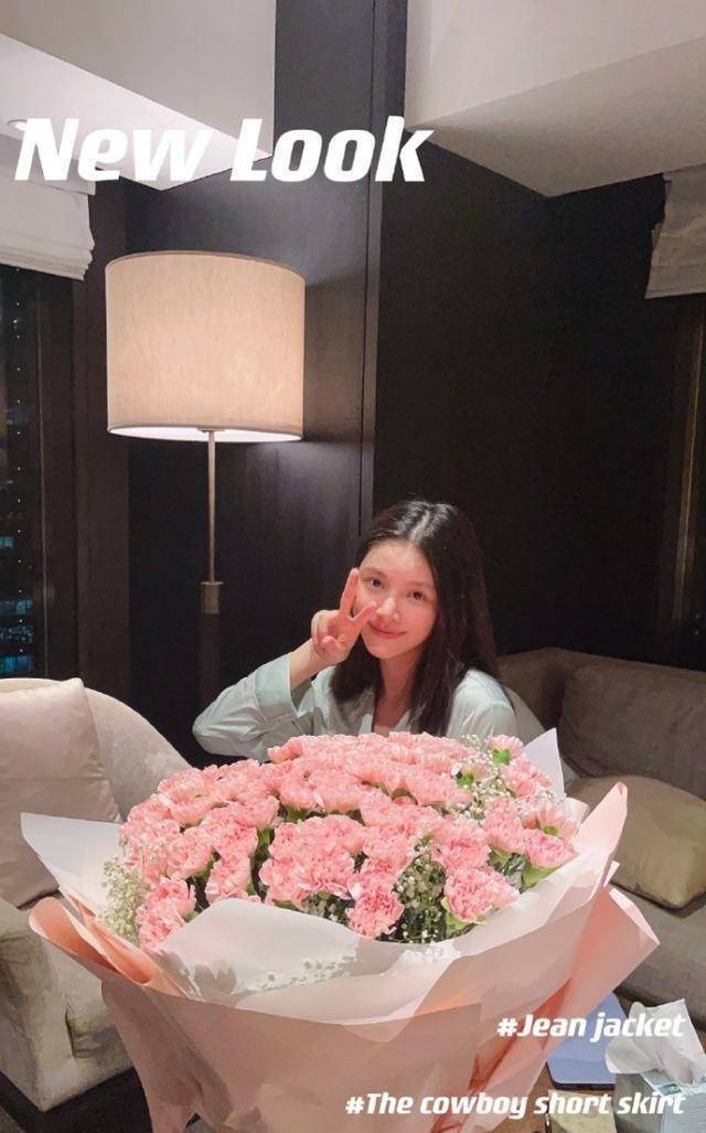 王灿生女后迎母亲节,素颜出镜晒出幸福感,杜淳对其十分宠爱_宝宝_母爱