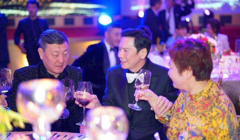 向华强70岁生日,除刘德华刘嘉玲,文章也出现了,李连杰牵线?