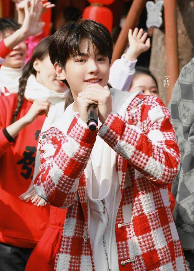 送福来的小贾呆萌满分!