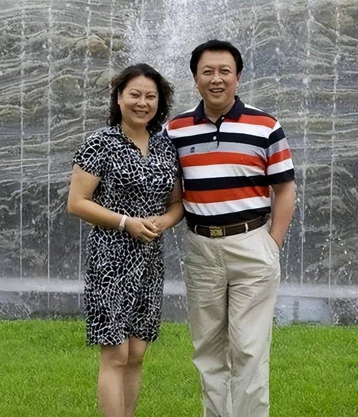 唐国强和娇妻罕见同框!