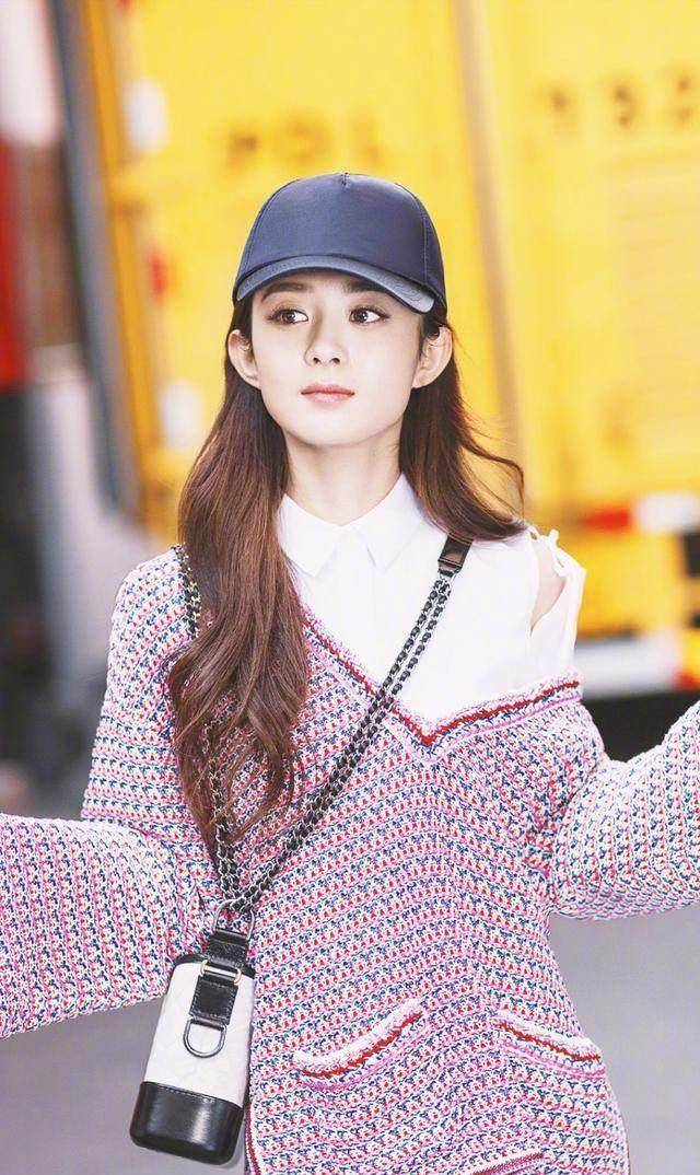 同龄的赵丽颖和宋茜竟撞衫了,一个细节使赵丽颖获得网友大赞!