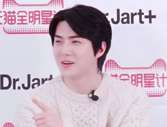 吴世勋现身活动,近照胖成国字脸,exo第一美男就此下神坛?