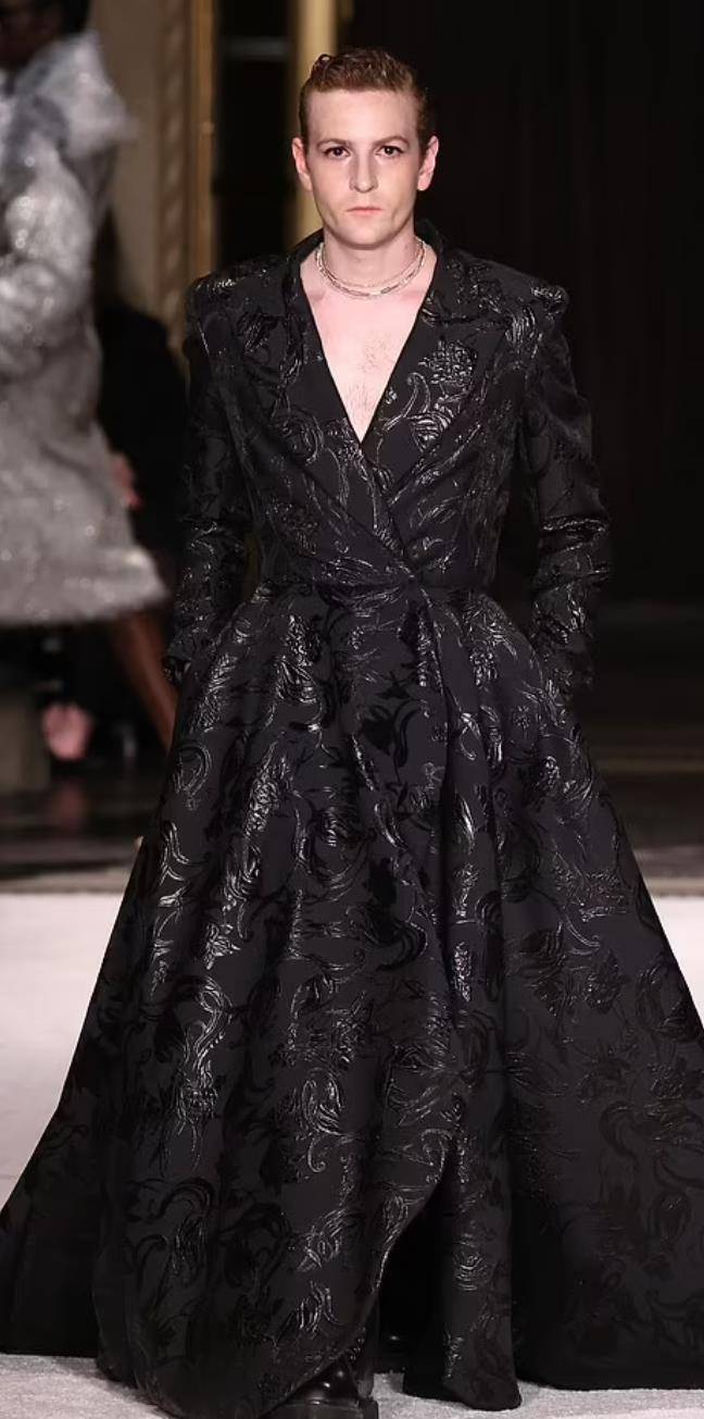 林赛·罗韩现身时装秀力挺模特兄妹,一家人超帅,全是娱乐圈_lindsay