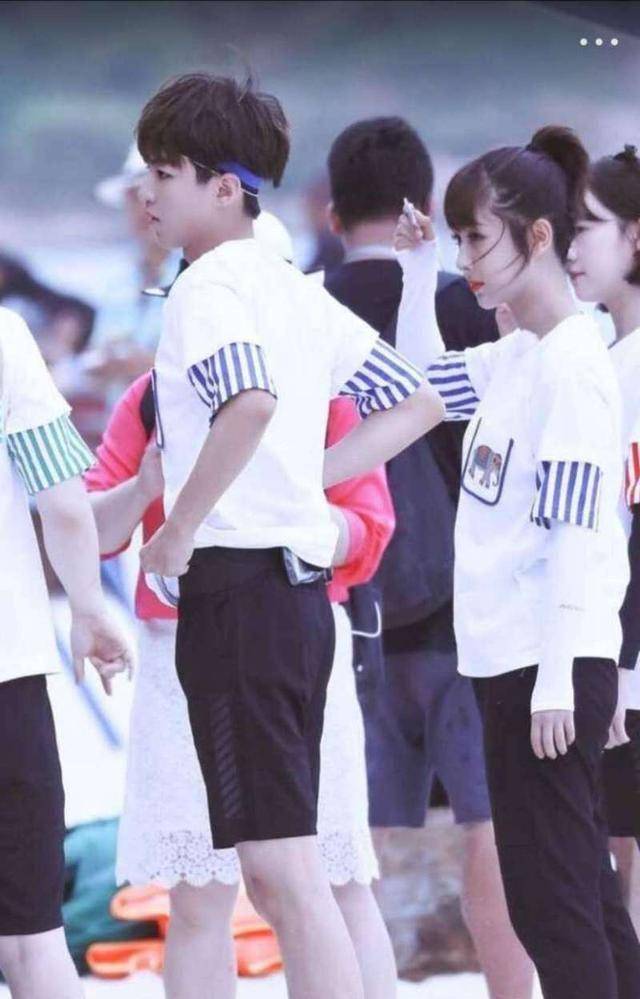 王俊凯杨紫组成"梳头姐弟"得网友祝福,和刘学义关系惹争议_节目_弟弟