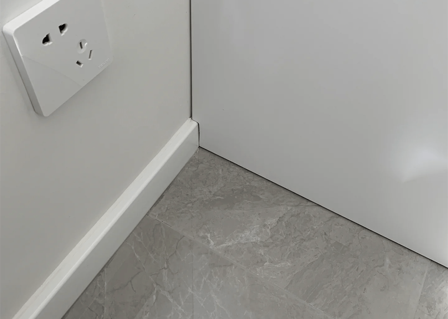 木地板,踢脚线,墙布,衣柜,哪个先安装?_装修_顺序_拉丝