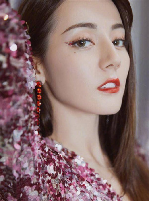 有种"腿"叫迪丽热巴的腿,大小腿都一样粗_造型_网友_亮片