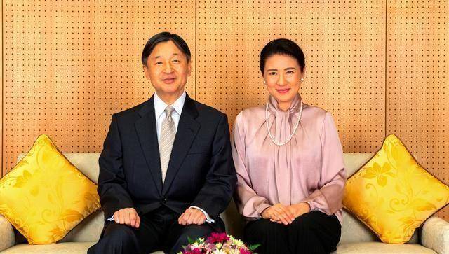 雅子皇后迎57岁,绸缎上衣配珍珠优雅,与德仁甜蜜互动,取消庆祝_爱子