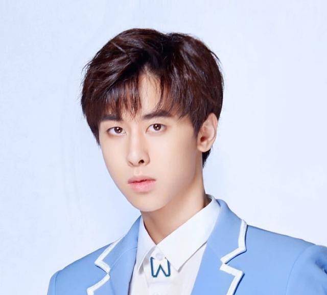 而现在易烊千玺成了顶流,郭敬明是《少年之名》的导师,段旭宇还只是个