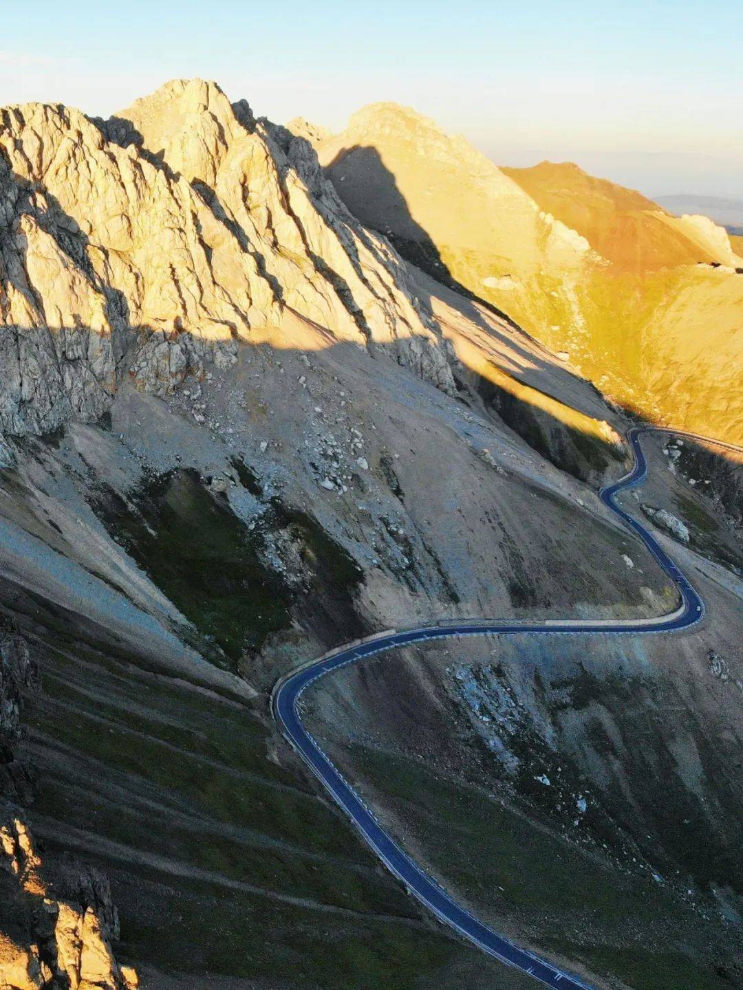 探寻新疆壮丽神级公路:挑战险峻,美过天山的伊昭公路!_夏塔_伊宁_雪山