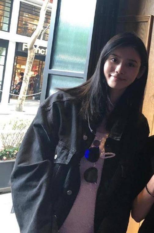 作为赌王家人气最高的儿子,何猷君与超模奚梦瑶的恋情也越来越公开.