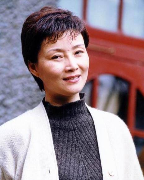 "长公主"朱茵:因焦晃赏识出演话剧而爆红,一生对女儿充满愧疚_角色