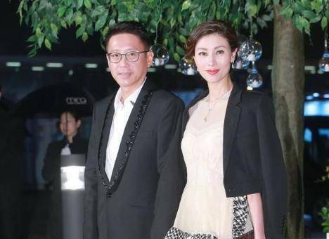 许晋亨分手何超琼娶李嘉欣,许父操碎心,400亿财产一毛不给儿子_许世勋