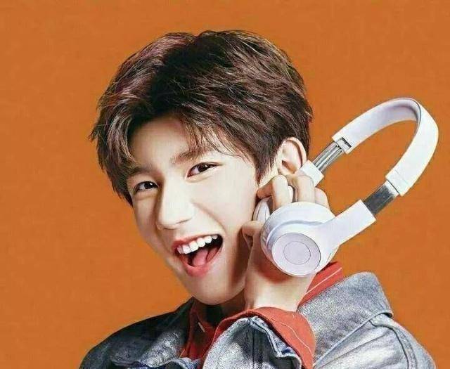 有网友提名王源是看见不会分泌荷尔蒙的男明星,有粉丝不服气!